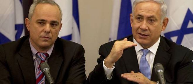 Le Premier ministre israelien Benyamin Netanyahou (a droite) et son ministre des finances, Youval Steinitz.