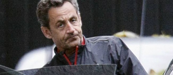 Nicolas Sarkozy chez lui a Paris le 10 novembre 2012.