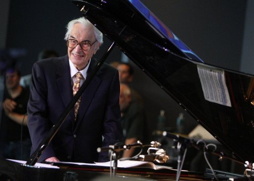 Le pianiste de jazz americain Dave Brubeck est decede mercredi a la veille de son 92e anniversaire, a annonce son manager, Russell Gloyd, a l'AFP.
