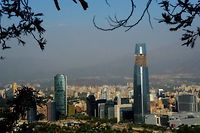 Chili: &agrave; Santiago, la plus haute tour du continent fait d&eacute;bat