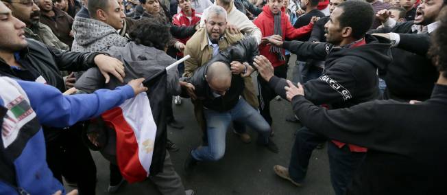 &Eacute;gypte : pro et anti-Morsi s'affrontent au Caire