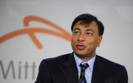 Le patron d'ArcelorMittal, Lakshmi Mittal, assure a ses salaries francais que son entreprise "tient ses engagements" et indique n'avoir pas cru a la menace de nationalisation brandie par le gouvernement francais pour son site de Florange