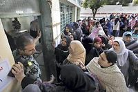 Samedi 15 décembre, au Caire, des femmes attendent avant de voter lors du referendum constitutionnel. ©Amr Nabil