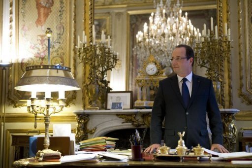 Le president francais Francois Hollande est arrive mercredi en Algerie pour une visite d'Etat de 36 heures avec la volonte d'ouvrir une nouvelle page dans la relation politique et economique entre les deux pays, a constate un journaliste de l'AFP.