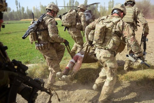 Au moins trois Afghans ont ete tues mercredi dans un attentat suicide a la voiture piegee contre une importante base militaire americaine dans l'est de l'Afghanistan, ont indique des responsables.