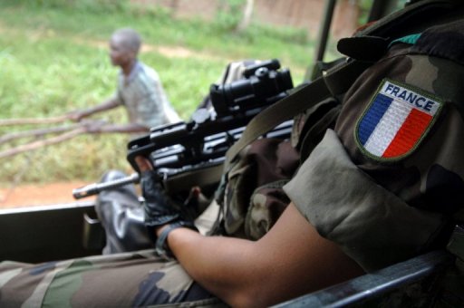 La France a assure jeudi que son intervention en Centrafrique se limiterait a la protection de ses ressortissants et a exclu toute aide militaire directe au regime de Bangui, conformement a sa volonte de ne plus etre le gendarme de ses anciennes colonies.