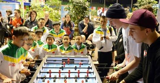 Les Fous Du Baby-foot S'affrontent à Nantes Pour La Coupe Du Monde