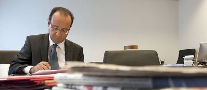 Francois Hollande va devoir convaincre les Francais sur les dossiers qui l'attendent pour 2013.