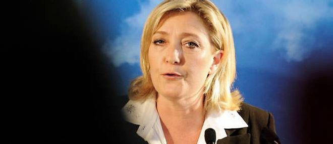 Marine Le Pen rappelle de facon tres ferme son "opposition au mariage, a l'adoption et a la procreation medicalement assistee" qui sont des "revendications ultra-minoritaires".