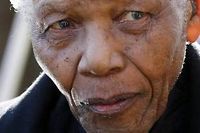 Nelson Mandela remis sur pied