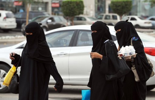 Pour la premiere fois, des femmes saoudiennes ont ete nommees membres du Conseil consultatif, une assemblee designee, ou un quota de 20% des sieges leur sera desormais reserve, selon les textes de deux decrets royaux publies vendredi.