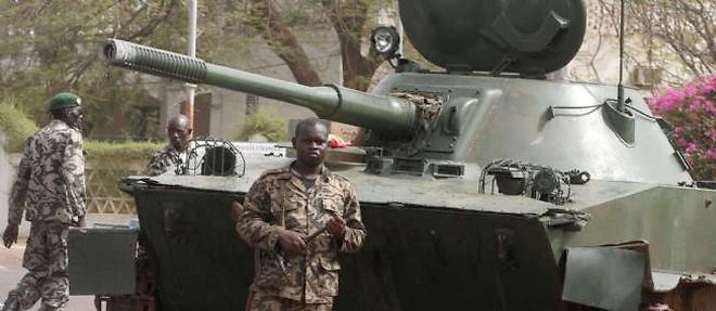 L'armee malienne se mobilise contre les islamistes armes.