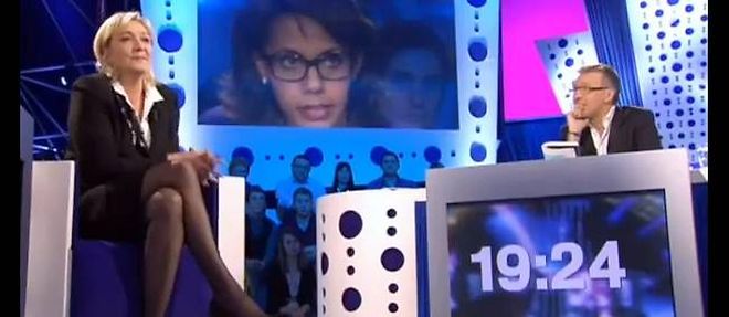 Marine Le Pen sur le plateau de "On n'est pas couche" pendant la campagne du premier tour de l'election presidentielle.