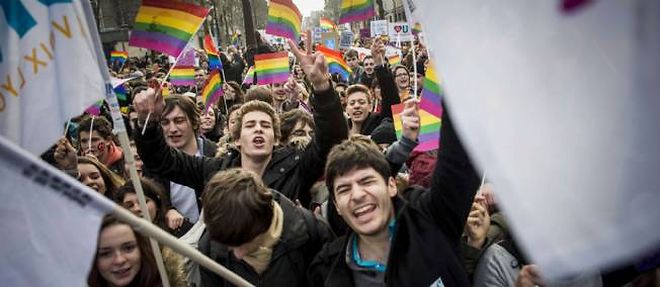 125 000 manifestants, selon la police, pour le mariage homosexuel dans les rues de Paris.