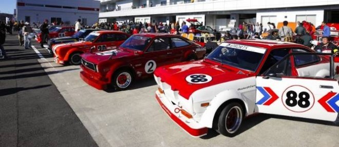 Sur le circuit du mont Fuji, Nismo reunit regulierement les voitures de competition qui ont marque ses 50 ans d'histoire. Un prestige que Nissan compte desormais exploiter en Europe pour des voitures vendues sous ce label.