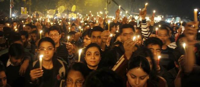 Manifestation a New Delhi, le 29 decembre 2012, a la memoire de l'etudiante indienne violee et battue a mort. (C) SAJJAD HUSSAIN / AFP