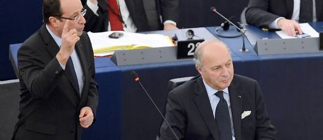 Francois Hollande et Laurent Fabius, mardi a Strasbourg.