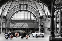 Des voitures de collection dispersées au marteau au Grand Palais, c'est demain pour la vente Bonhams. La vente Artcurial aura lieu 24 h plus tard, Porte de Versailles, à Rétromobile