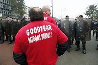 Plans sociaux: manifestation devant Goodyear, n&eacute;gociations chez Renault et PSA
