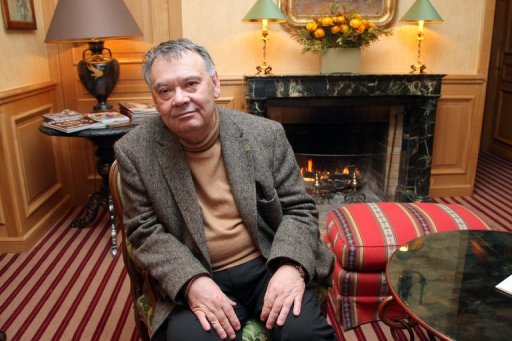Le realisateur russe Alexei Guerman, auteur notamment de "Khroustaliov, ma voiture !", est decede jeudi a l'age de 74 ans a Saint-Petersbourg ou il etait hospitalise depuis plusieurs mois, a indique sa famille.