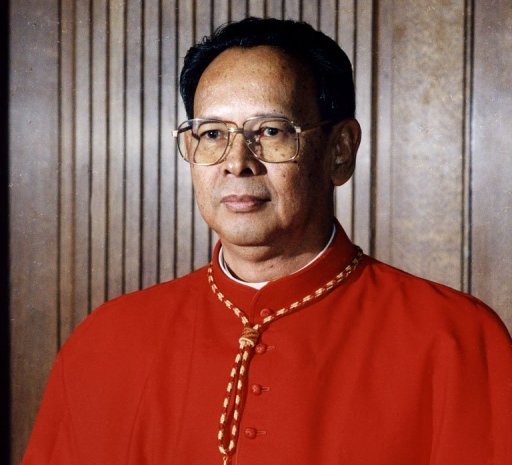 Le cardinal indonesien qui devait participer aux cotes de ses 116 pairs au Conclave charge d'elire le successeur du pape Benoit XVI a annonce dans une interview qu'il ne pourrait pas faire le voyage de Rome en raison de problemes de sante.