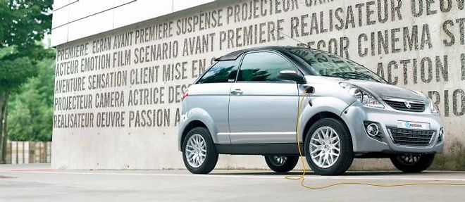 La version Coupe Premium de la eAixam fait partie de la premiere gamme de voitures sans permis electriques.