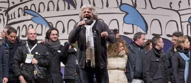 Tribun ne, Beppe Grillo galvanise les foules.