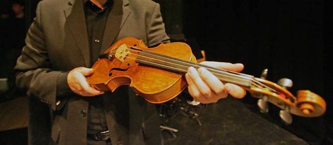 Le violon de Jean-Auguste-Dominique Ingres a ete utilise pour la premiere fois lors d'un concert en 2005 au theatre de Montauban, par Flavio Losco.