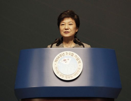 La nouvelle presidente de Coree du Sud Park Geun-Hye a promis vendredi "un engagement plus souple" avec la Coree du Nord si Pyongyang choisit la voie de la confiance plutot que celle de la provocation.