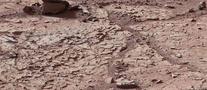 C'est sur ce socle rocheux que Curiosity a fait le prelevement qui a permis de confirmer que la planete Mars avait bien ete habitable dans le passe. (C) NASA/JPL-Caltech/MSSS