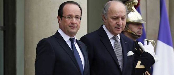 Francois Hollande et Laurent Fabius, sur le perron de l'Elysee.
