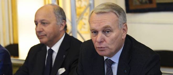 Le Premier ministre Jean-Marc Ayrault et le ministre des Affaires etrangeres Laurent Fabius representeront la France lors de l'intronisation du pape Francois.