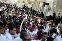 Des chiites bahreïnis marquent le rituel de l'Ashoura, en décembre 2011, en hommage au martyr de l'imam Hussein.
©Str