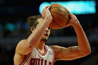 NBA: les Spurs d&eacute;bordent Joakim Noah et Chicago