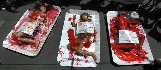 PETA durant une action de sensibilisation a la consommation de viande, "Meat is murder".
