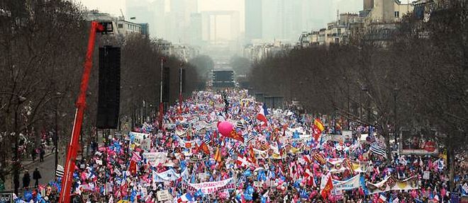 Des centaines de milliers de manifestants participent a la manifestation anti-mariage gay du 24 mars.