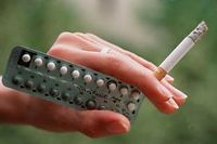 Les facteurs de risque, et notamment le tabagisme, doivent entrer en ligne de compte dans le choix d'une contraception ©GILE