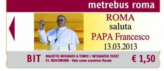 Le pape Francois fait des emules hors de la cite vaticane puisque la ville de Rome va vendre ses tickets de transport a l'effigie du Saint-Pere des demain. Les papamobiles risquent fort de rester au garage !