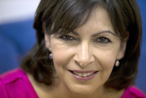 Anne Hidalgo, candidate PS a la mairie de Paris, a dementi dimanche "les propos mensongers" selon elle de sa rivale UMP Nathalie Kosciusko-Morizet qui a affirme dans le Journal du Dimanche qu'elle aurait ete condamnee en 2012.