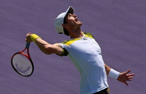 Andy Murray a remporte son deuxieme titre au Masters 1000 de Miami (dur) en battant l'Espagnol David Ferrer dimanche en finale sur le score de 2-6, 6-4, 7-6 (7/1) en 2h44.