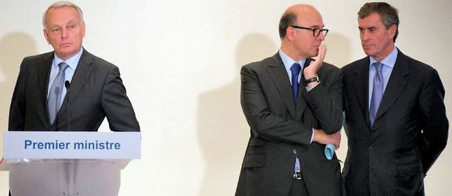 Jean-Marc Ayrault, Pierre Moscovici et Jerome Cahuzac tiennent une conference de presse le 19 septembre 2012.