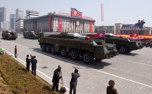 La Coree du Nord, qui a installe un deuxieme missile de moyenne portee sur sa cote est, alimentant les craintes d'un tir imminent, a averti vendredi qu'elle ne pouvait garantir la securite des missions diplomatiques a Pyongyang a compter du 10 avril en cas de conflit.