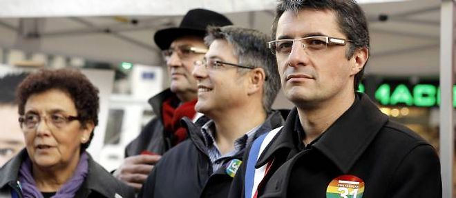 Erwann Binet, depute de l'Isere et rapporteur du projet de loi sur le mariage pour tous, lors de la manifestation dans les rues de Lyon pour defendre le projet de loi ouvrant le mariage et l'adoption aux couples homosexuels, le 15 decembre 2012.