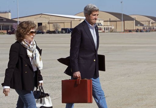 Le secretaire d'Etat americain John Kerry est arrive dimanche en Turquie, premiere etape d'une tournee marathon de dix jours qui doit le mener aussi au Proche-Orient, a Londres puis en Asie du Nord-Est pour traiter des crises internationales les plus brulantes: la Syrie, le conflit israelo-palestinien et la Coree du Nord.