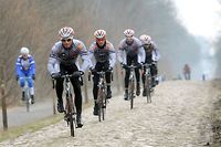 Paris-Roubaix: d&eacute;part sous le soleil pour les 198 coureurs