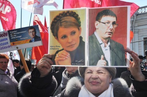 Encouragee par le cas de Iouri Loutsenko, l'opposition reclame la liberation de Ioulia Timochenko, une perspective qui semble peu probable, selon les experts.