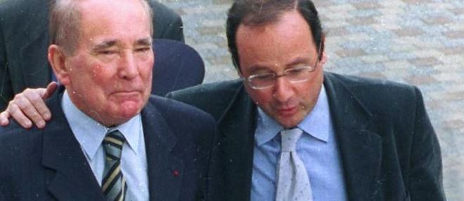 Francois Hollande et l'ancien ministre socialiste des Affaires sociales Rene Teulade, en 2001.