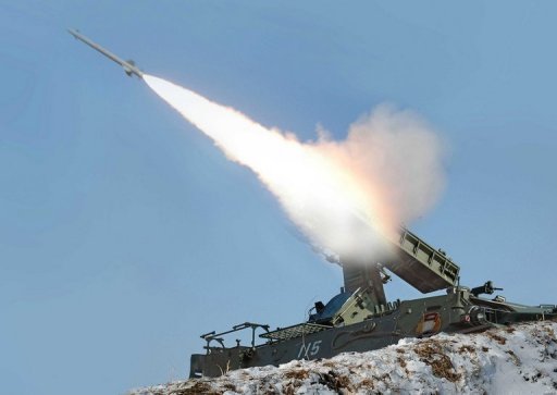 Les Etats-Unis "ne pensent pas" que la Coree du Nord soit en capacite de lancer un missile equipe de tetes nucleaires, a declare peu apres a l'AFP un haut responsable americain sous couvert de l'anonymat.