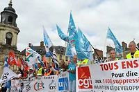 Le 15 septembre 2012, les salariés de PSA-La Jamais manifestent contre les suppressions de 1 400 postes. ©Joël Le Gall/Maxppp