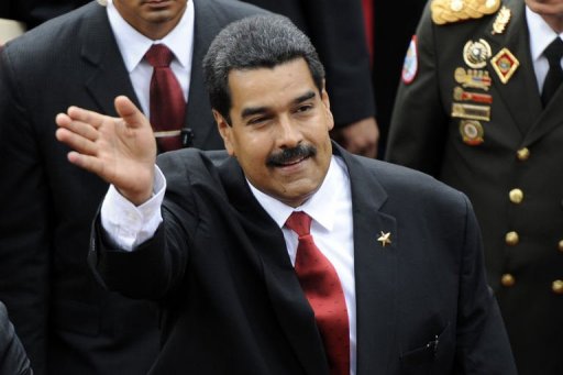 Nicolas Maduro a ete investi vendredi comme nouveau president du Venezuela, apres avoir prete serment devant l'Assemblee nationale a Caracas, succedant au defunt dirigeant socialiste Hugo Chavez.